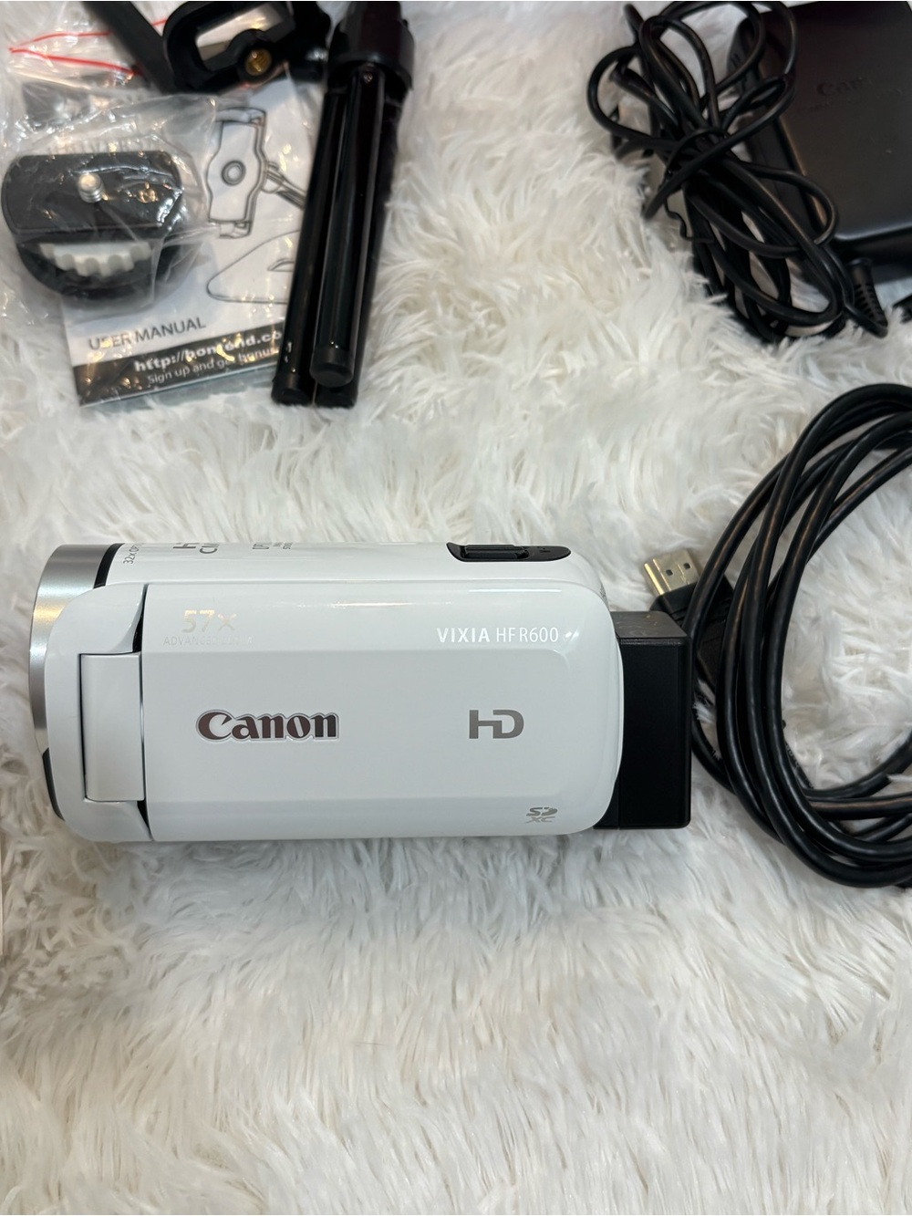 Canon VIXIA HF R600 HD Handheld Camcorder White 32x/57x Zoom 3.0" LCD